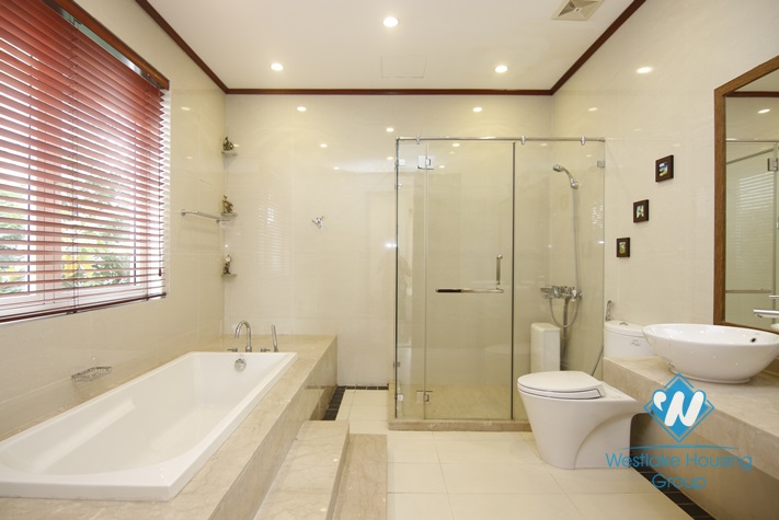 Hanoi furnished 4 bedrooms villa for let in Vinhomes Riverside with river view